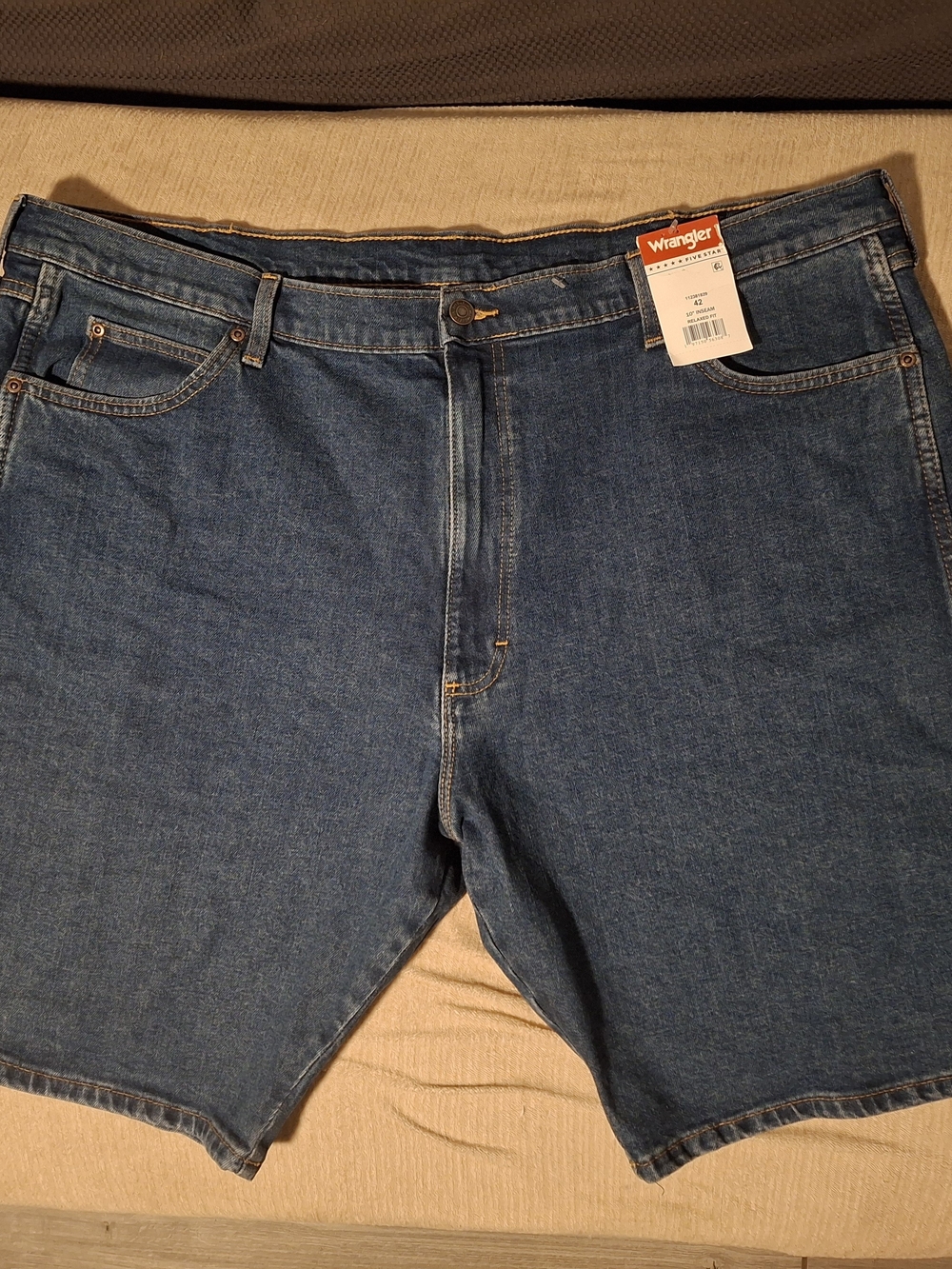 NEW Mens Wrangler Jeans shorts 42 size 10" Inseam Relax Fit
